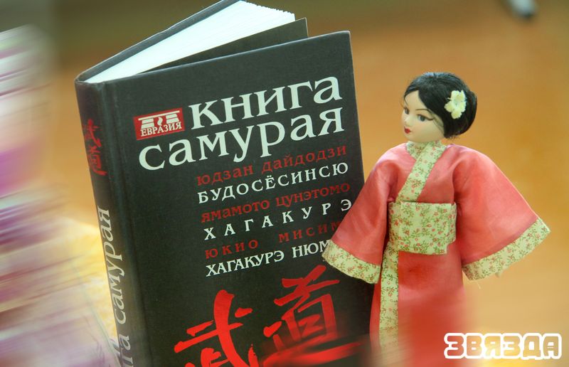 Шмат унікальных экспанатаў было на выстаўцы. Яны належаць жыхарам Жодзіна, якія пабывалі ў Японіі па справах ці на адпачынку.