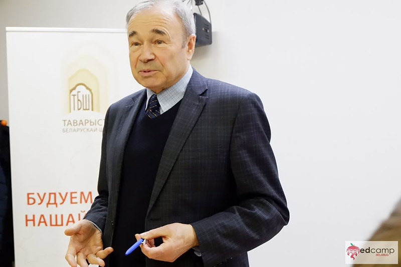 Мікалай ЗАПРУДСКІ: «Вялікі мінус у тым, што новая інфармацыя на занятках перадаецца навучэнцам у гатовым выглядзе...». Фота арганізатараў круглага стала.