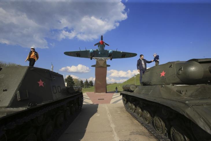 Пад мірным небам