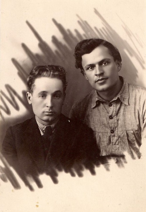 Кузьма Чорны і Адам Бабарэка. Ліпень 1925 года. З фондаў БДАМЛМ.