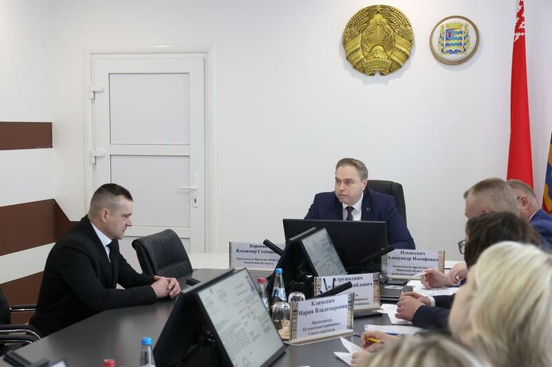 Каранік правёў прыём грамадзян у Пухавіцкім раёне