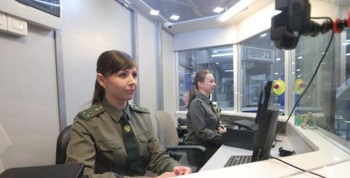 Колькі жанчын служыць ў органах пагранічнай службы?