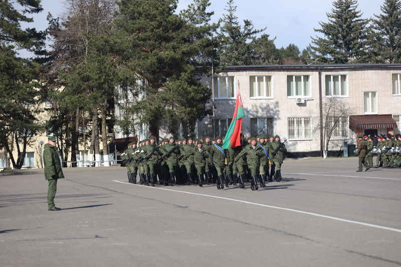 Ваеннаслужачыя трэніруюцца да парада на Краснай плошчы ў Маскве