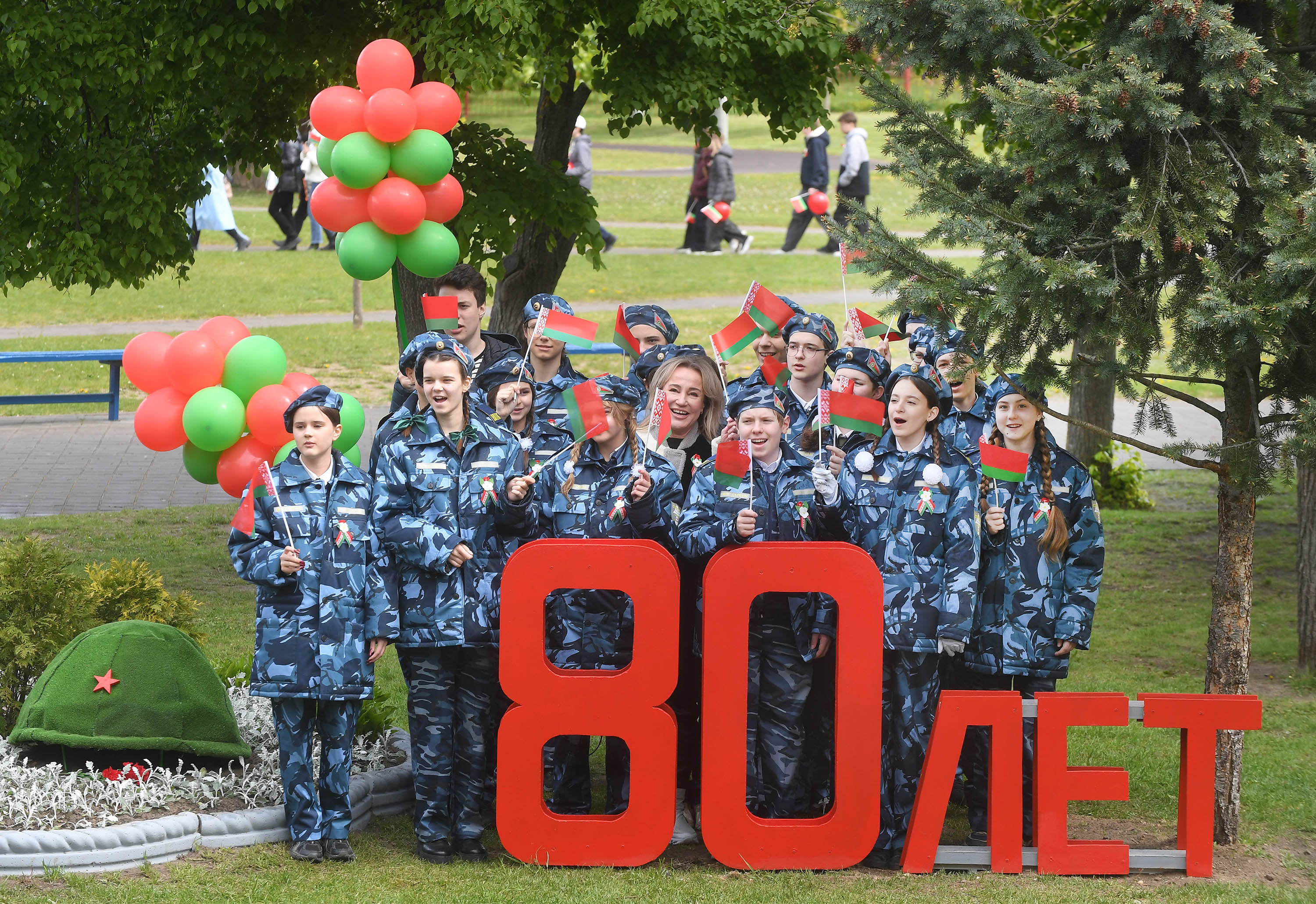 Флэшмоб «Праспяваем гімн разам» адбыўся сёння ва ўсіх раёнах Мінска