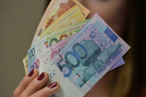 Які заробак у сярэднім атрымліваюць у Мінскім раёне?