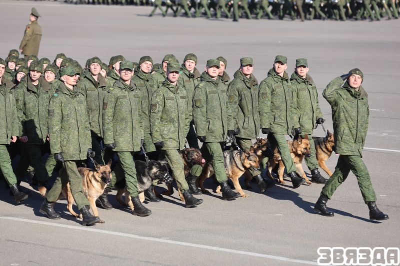 Хасан, Тайга і Беатрыс рыхтуюцца да парада Перамогі