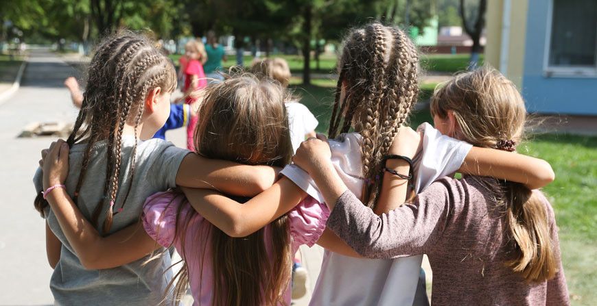 Як абараніць дзяцей ад небяспекі падчас летніх канікул: рэкамендацыі ад экспертаў