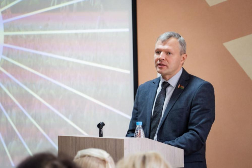Дэпутат: «Неабходна зрабіць так, каб моладзь ішла ў навуку»