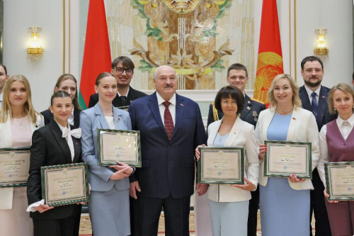 Аляксандр Лукашэнка: Вельмі важна, каб вы былі не толькі добрымі спецыялістамі, але і сапраўднымі патрыётамі