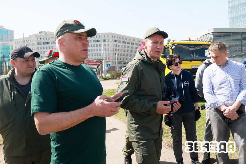 У скверы 80-годдзя Перамогі высадзілі «Алею памяці»