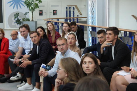 Якія ўмовы працы і сацыяльныя гарантыі для моладзі
