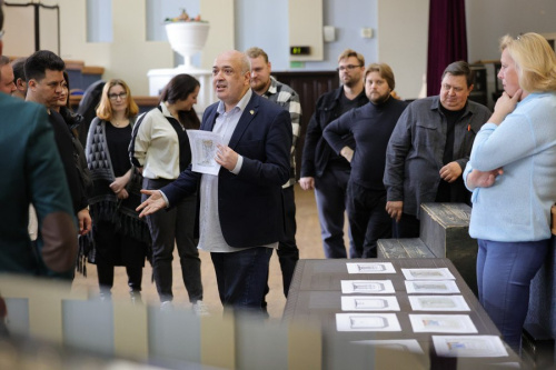 У Вялікім тэатры Беларусі прыступіў да рэпетыцый оперы «Арлеанская дзева» народны артыст Расіі Георгій Ісаакян