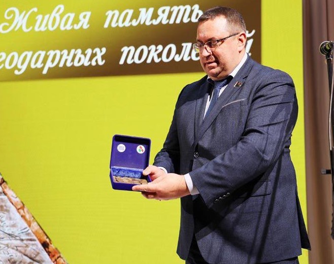 Манеты для помніка аб подзвігу савецкіх салдат перадалі ў Магілёве і Касцюковічах