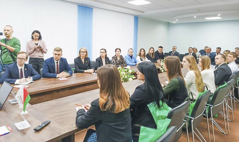 Любіць працу — шанаваць радзіму
