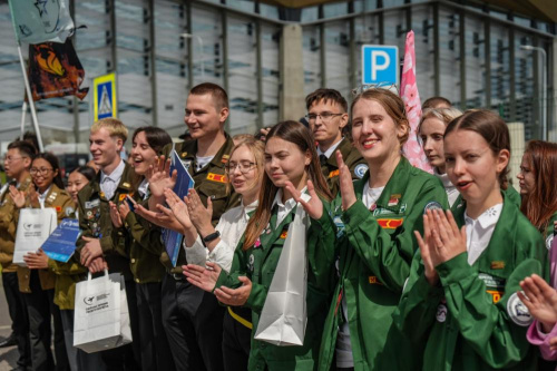 Студэнты з Беларусі прыступілі да работы ў аэрапорце Пулкава ў рамках праекта «Узлётная паласа»
