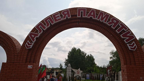 Унікальны музей пад адкрытым небам „Алея Памяці“ знаходзіцца ў пасёлку Мухавец Брэсцкага раёна
