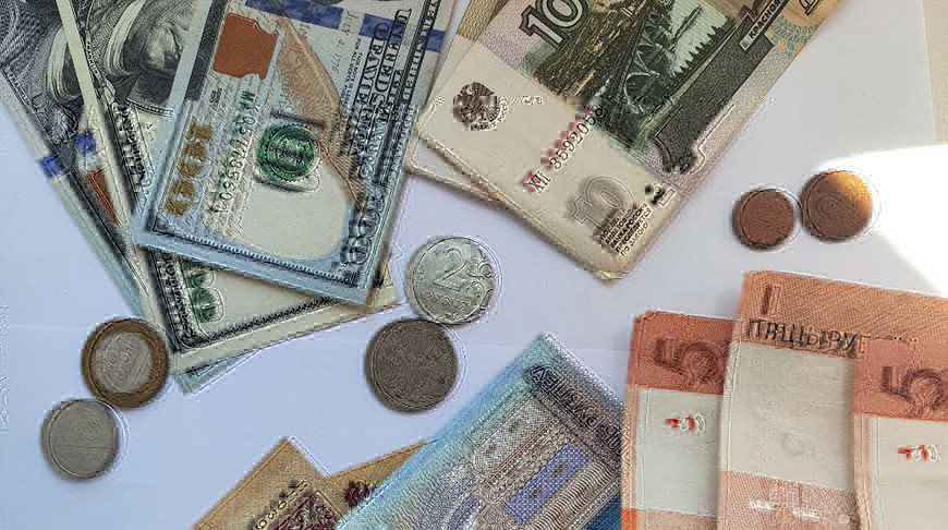 Долар патаннеў, расійскі рубель і юань падаражэлі на таргах 26 красавіка