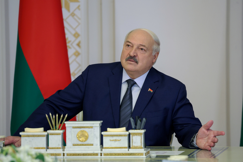 Лукашэнка: Ніякай залатой сярэдзіны быць не можа. Ёсць закон — яго трэба выконваць