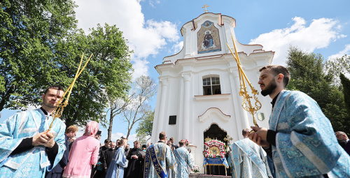«Месца, дзе адпачываюць душой». З’яву Жыровіцкай іконы Божай Маці святкуюць праваслаўныя вернікі