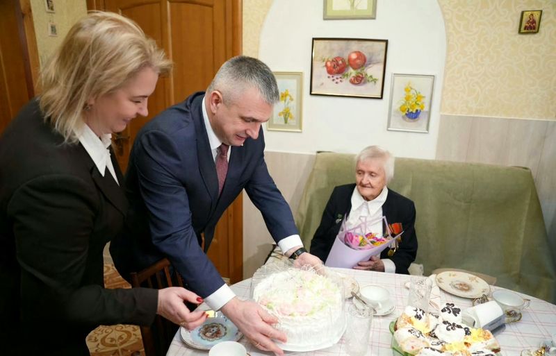 Адрасата акцыі «Мы вас віншуем, баявыя сяброўкі» наведаў Іван Крупко