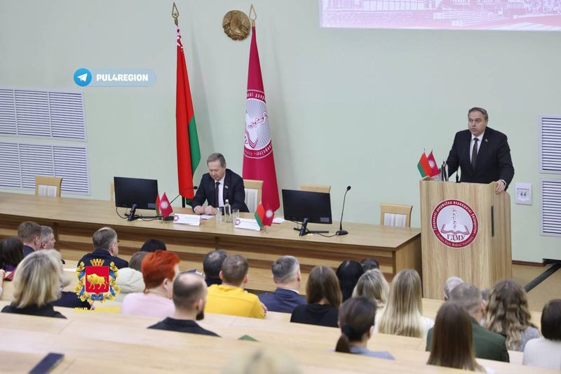 Уладзімір Каранік правёў сустрэчу са студэнтамі і выкладчыкамі ГрМУ