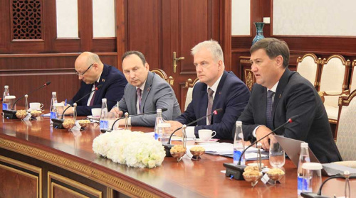 Графік візітаў на вышэйшым узроўні, сувязі ў эканоміцы і культуры. Кіраўнік МЗС Беларусі наведвае Узбекістан