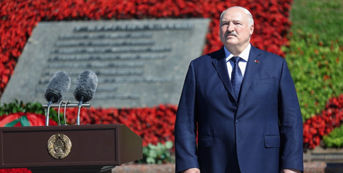 Лукашенко: Для большинства белорусов День Независимости означает мир