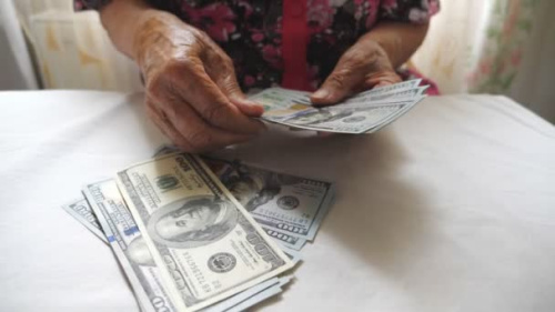 Махляры выманілі ў пенсіянеркі з Мінска $100 тысяч