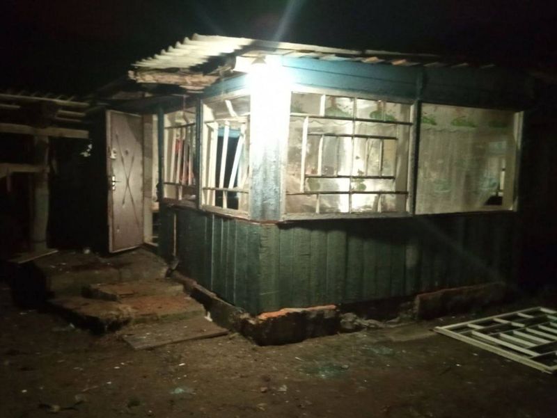 Як паведамілі ў тэлеграм-канале Следчага камітэта, трагедыя адбылася ў мінулую нядзелю ўвечары ў вёсцы Лугавая Вірня Жлобінскага раёна. Папярэдняе следства ўстанавіла, што ў гэты час у адным з прыватных дамоў выбухнуў, як мяркуецца, кіслародны балон. У вы