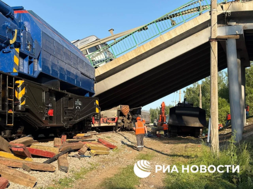 Абвальванне моста адбылося ў Бранскай вобласці, інцыдэнт пацягнуў ДТЗ з удзелам чыгуначнага саставу і машын