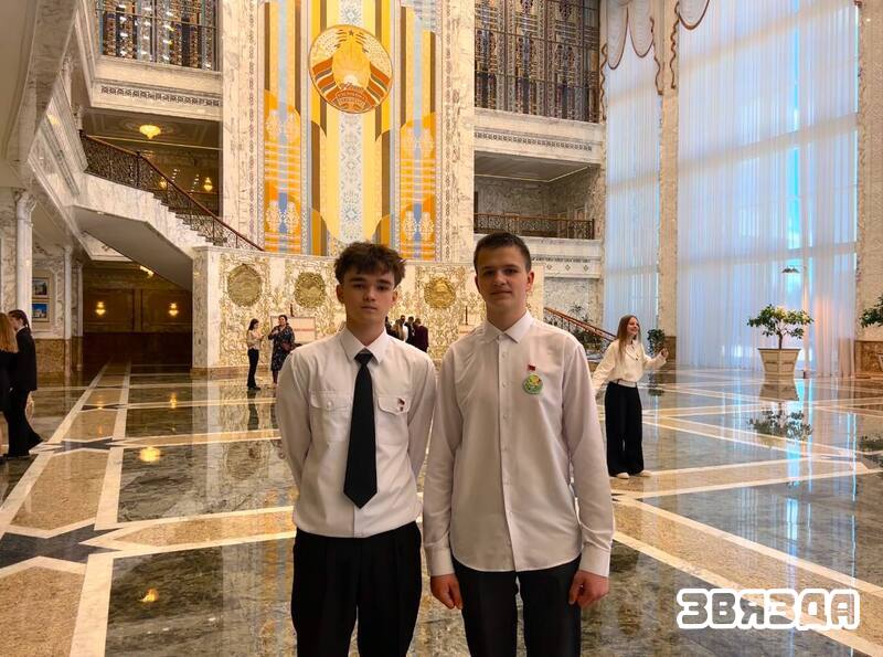 У Палац Незалежнасці на экскурсію завіталі юныя госці і іх выкладчыкі