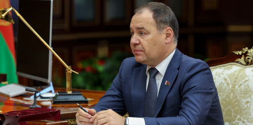 Кіраўнік Нацбанка падарыў Прэзідэнту першую цалкам айчынную залатую манету