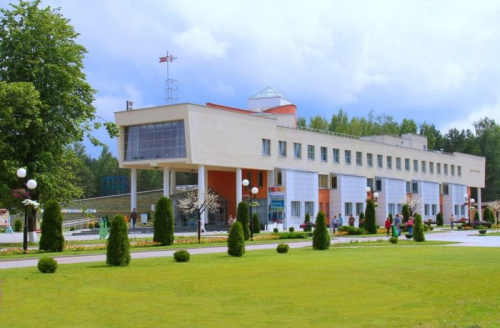 Аздараўленне і знаёмства з беларускай культурай. Кітайскія школьнікі будуць адпачываць у «Зубраняці»