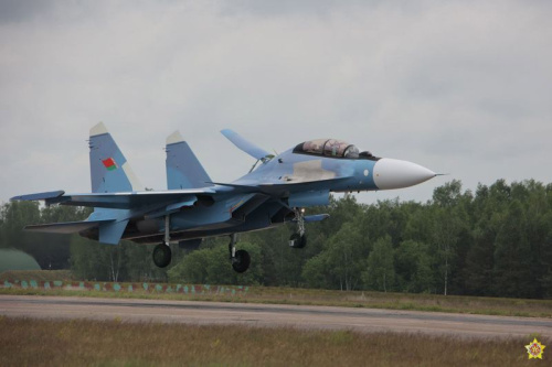 У Беларусь прыбыла партыя найноўшых самалётаў Су-30СМ2