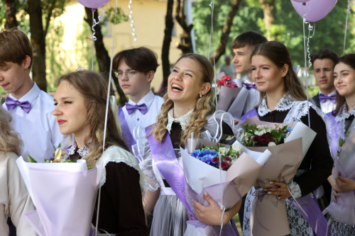 У школах Беларусі сёння празвініць апошні званок