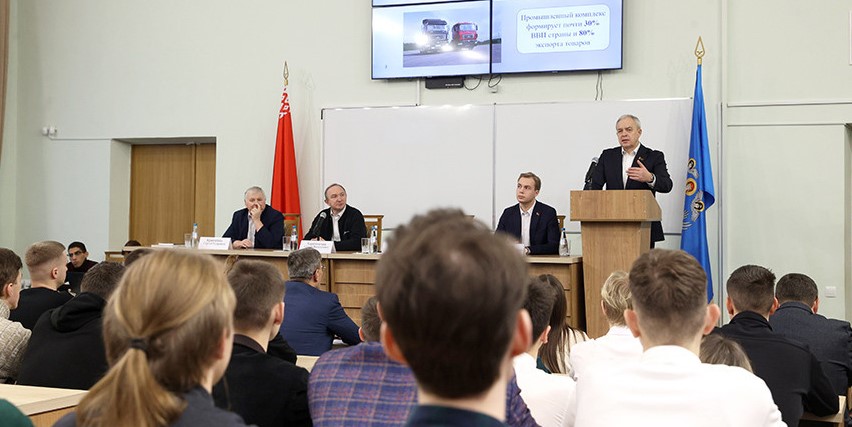Аб чым Ігар Сергяенка гаварыў са студэнтамі факультэта транспартных камунікацый БНТУ?