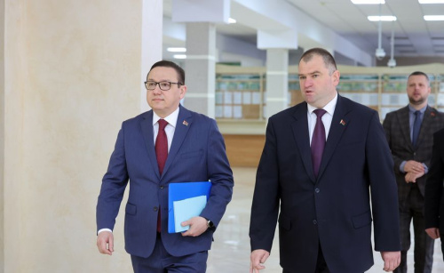 Здароўе, сям'я, праца на зямлі. Пра што Пярцоў гаварыў са студэнтамі Гродзенскага аграрнага ўніверсітэта
