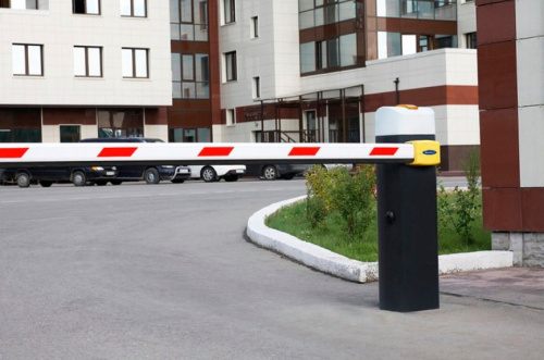 Ці можна ўстанавіць шлагбаўм на ўездзе на ўнутраную тэрыторыю шматкватэрнага жылога дома?