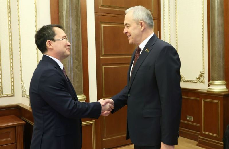 Ігар Сергяенка правёў рабочую сустрэчу з Паслом Казахстана Цімурам Жаксылыкавым