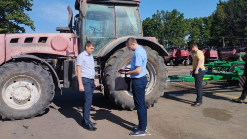 Ва ўсіх рэгіёнах краіны супрацоўнікі міліцыі праводзяць мерапрыемствы па кантролі за ходам уборачнай кампаніі